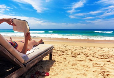 10 idealnih knjiga za čitanje na plaži!