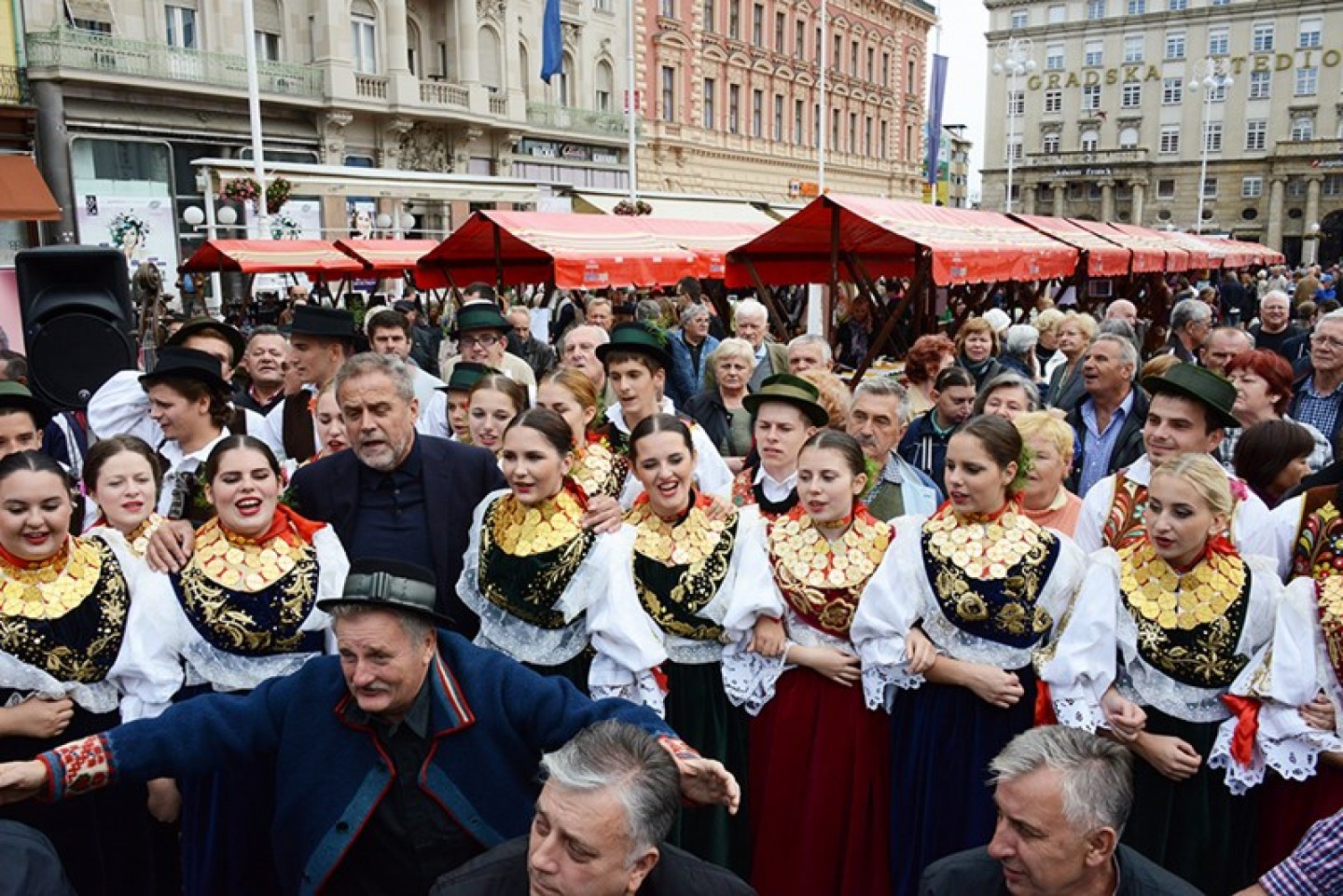 Glavni zagrebački trg u bojama i mirisima Slavonije