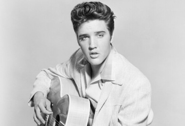 Elvis ponovno na vrhu top ljestvica