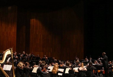Zagrebačka filharmonija održala novogodišnji koncert u Mozartovom gradu