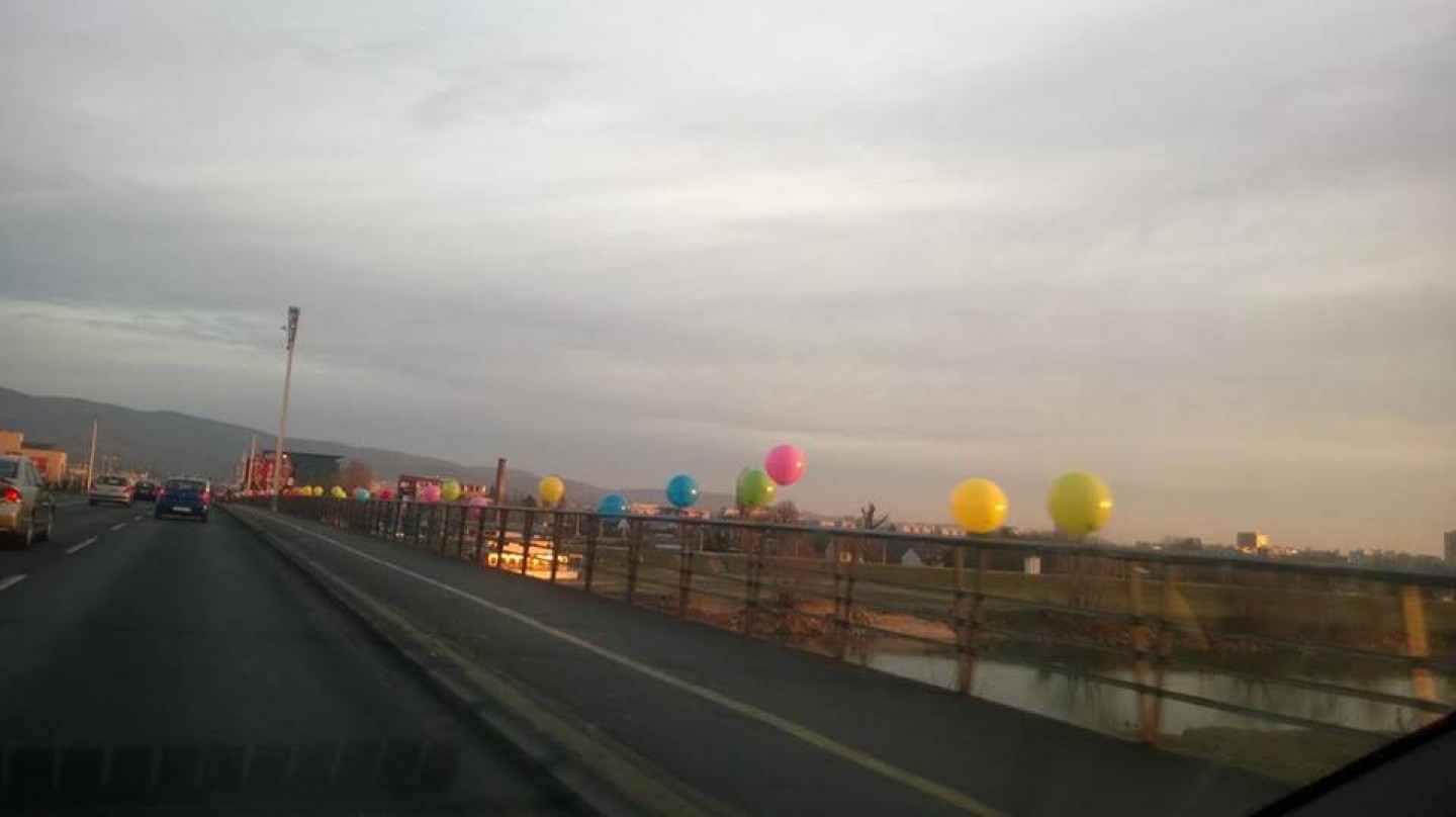 Zašto su baloni na Mostu slobode
