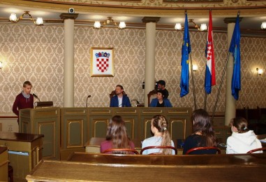 U povodu obilježavanja Dana dječjih prava, Hrabri pomagači posjetili su Gradsku skupštinu Grada Zagreba