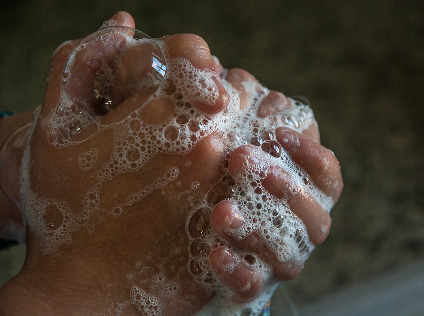 Perete li ruke hladnom ili toplom vodom?