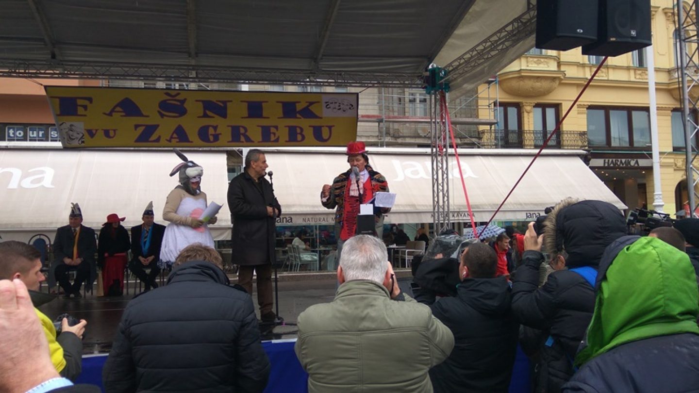 Gradonačelnik Bandić dočekao fašničku povorku na Trgu bana Josipa Jelačića