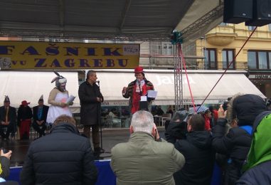 Gradonačelnik Bandić dočekao fašničku povorku na Trgu bana Josipa Jelačića
