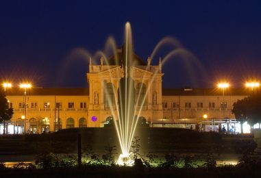 Igra vode, svjetla i glazbe na vodenom zidu zagrebačkih fontana