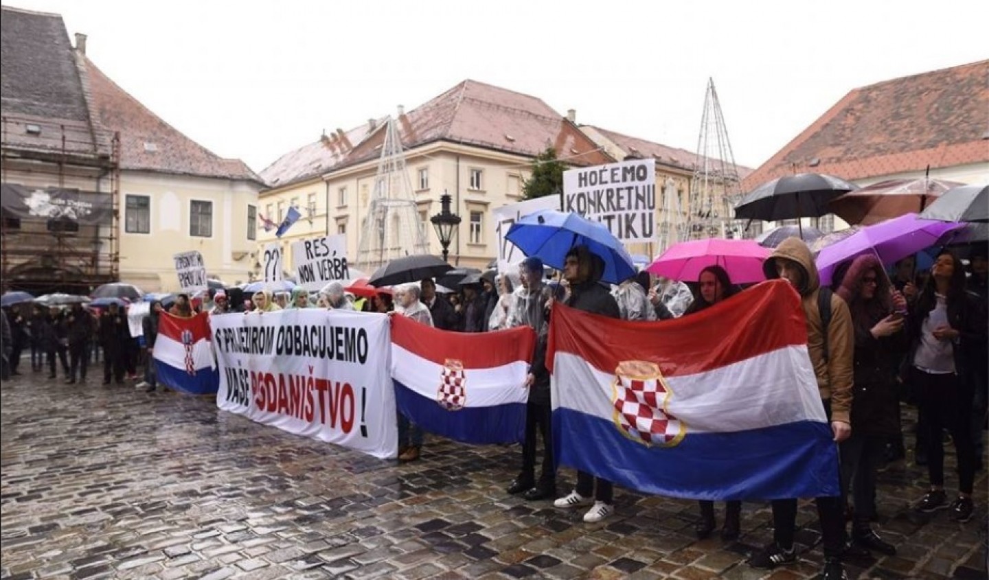 Zašto hrvatski mediji skrivaju da se zbio veliki prosvjed u centru zagreba?!