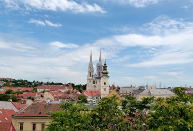 Nove pametne klupe postavljene na 15 lokacija u Zagrebu