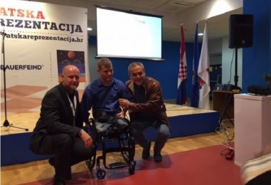 Počelo uručivanje specijalnih invalidskih kolica za sport