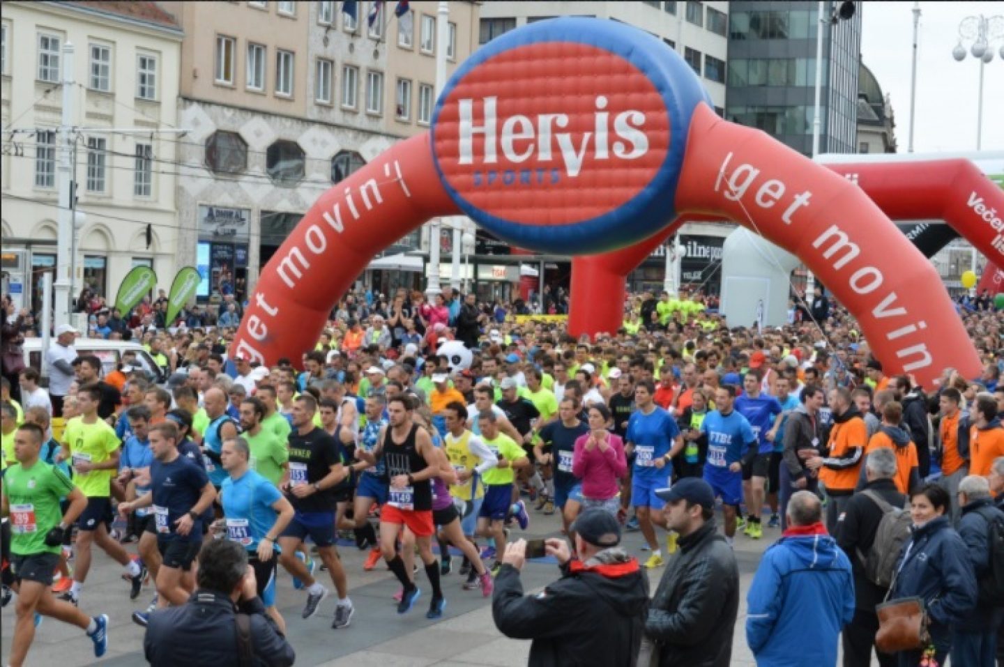 SPEKTAKL NA DAN NEOVISNOSTI: Osam tisuća trkača na Zagrebačkom maratonu