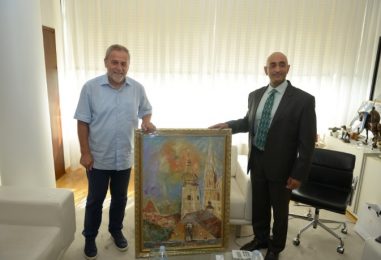 Veleposlanik Indije na odlasku iz Zagreba poklonio Bandiću sliku Katedrale koju je sam naslikao