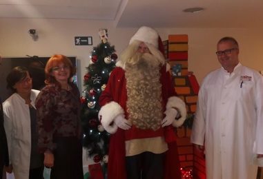 Djed Mraz iz Finske stigao u Zagreb, da razveseli malene pacijente u Klaićevoj