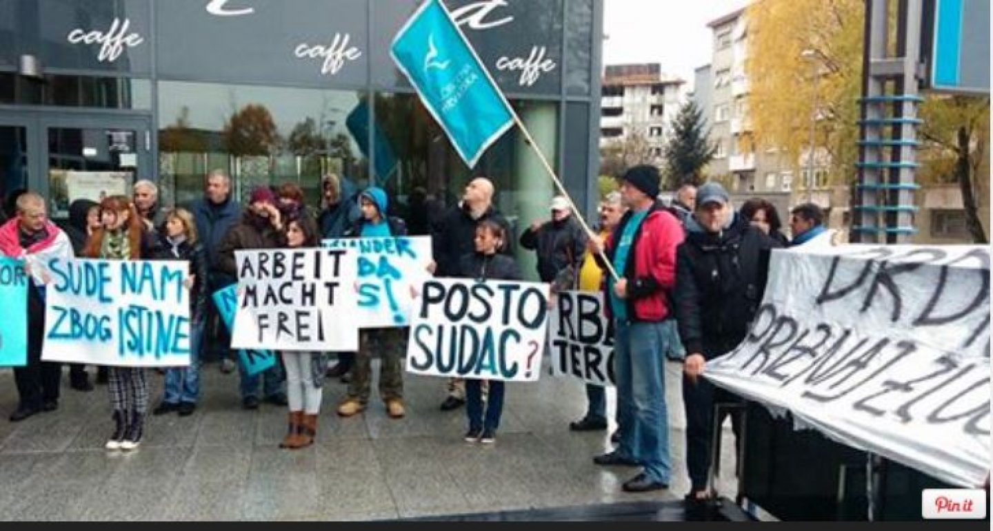 Stotine prosvjedovale pred veleposlanstvom zbog deložacije branitelja iz Zagreba