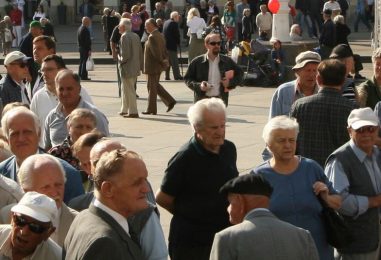 Umirovljenici s prihodima manjim od 1500 kuna dobivaju novčanu pomoć i Božićnicu