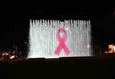 Osvjetljavanje fontana u povodu Mjeseca borbe protiv karcinoma dojke