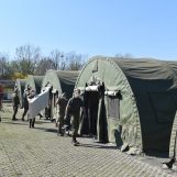 Hrvatska vojska podigla ekspedicijski kamp i šatore ispred KB Dubrava
