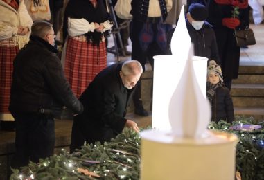 Paljenje prve adventske svijeće na Trgu bana Josipa Jelačića